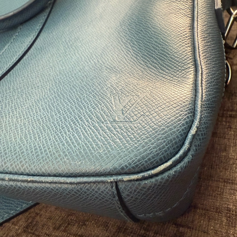 Louis Vuitton Taïga Porte-Documents Voyage PM